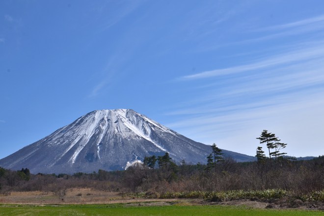 從取水地附近眺望中國地區最高峰大山